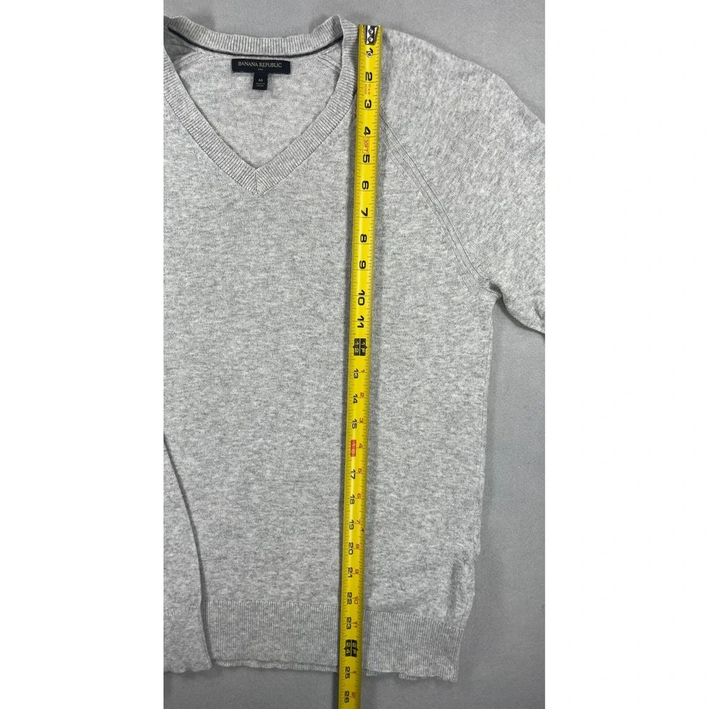 Banana Republic Mens Sweater V-Neck Light Gray Cotton Knit Size M